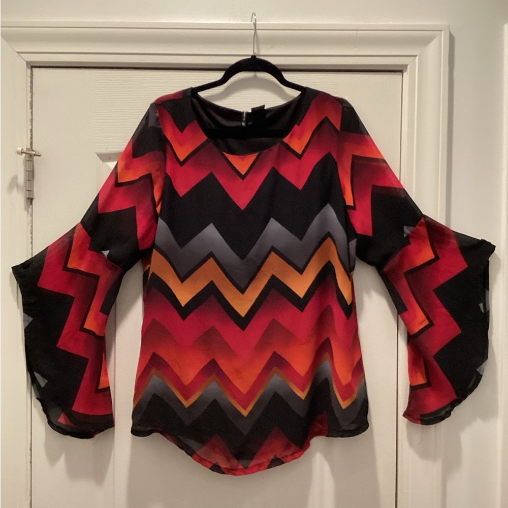 NEW DIRECTION Bell Sleeve Chevron Print Top in Red and Black